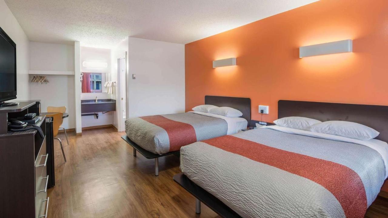Motel Bo-Camrose, Ab Exterior foto