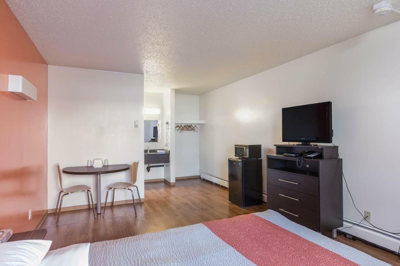Motel Bo-Camrose, Ab Exterior foto